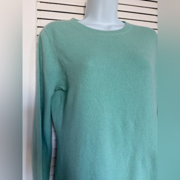 Garnet Hill 100% Cashmere Sweater Mint Green Size M Lightweight Pullover Knit - Picture 2 of 9
